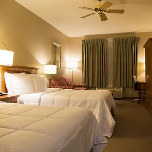 Queen Suite Two Queen Beds